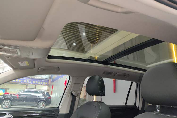 Used Volkswagen Tiguan L 2023 330TSI Automatic Two-Wheel Drive Smart Edition Headliner