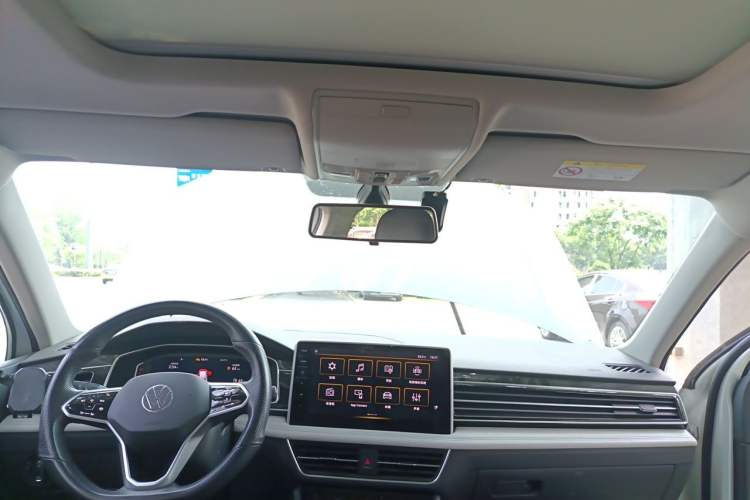 Used Volkswagen Tiguan L 2023 Revised Version 330TSI Automatic Two-Wheel Drive Smart Enjoyment Edition Headliner