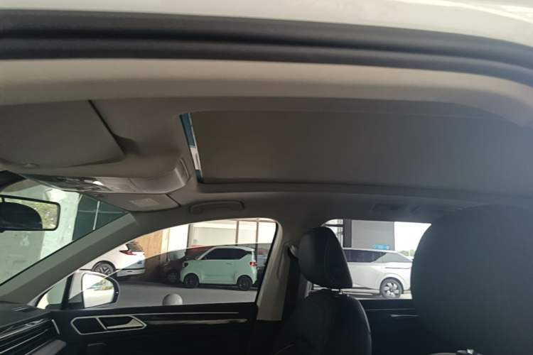 Used Volkswagen Tiguan L 2023 Revised Version 330TSI Automatic Two-Wheel Drive Smart Enjoyment Edition Headliner