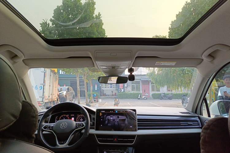 Used Volkswagen Tiguan L 2023 330TSI Automatic Two-Wheel Drive R-Line Enjoyment Edition Headliner