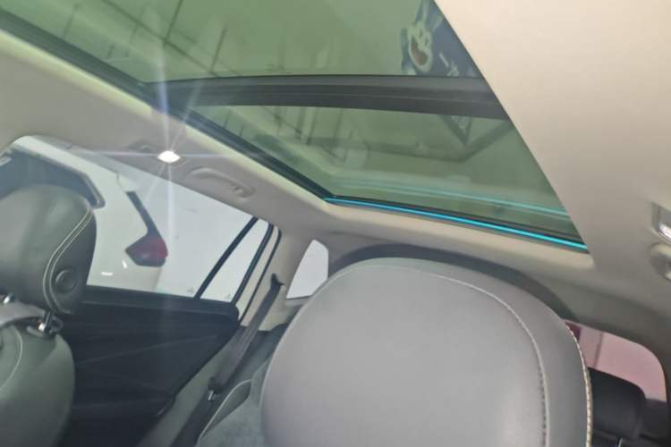 Used Volkswagen Tiguan L 2023 300TSI Automatic Two-Wheel Drive Smart Edition Headliner