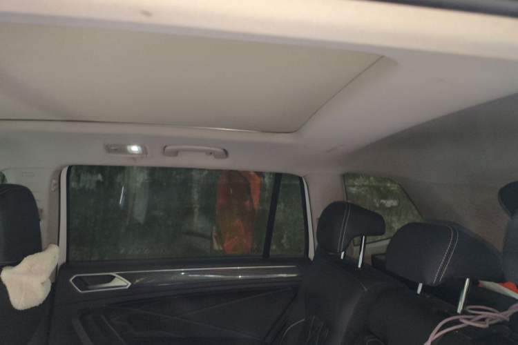 Used Volkswagen Tiguan L 2023 Restyled 330TSI Automatic Two-Wheel Drive R-Line Enhanced Comfort Version Headliner