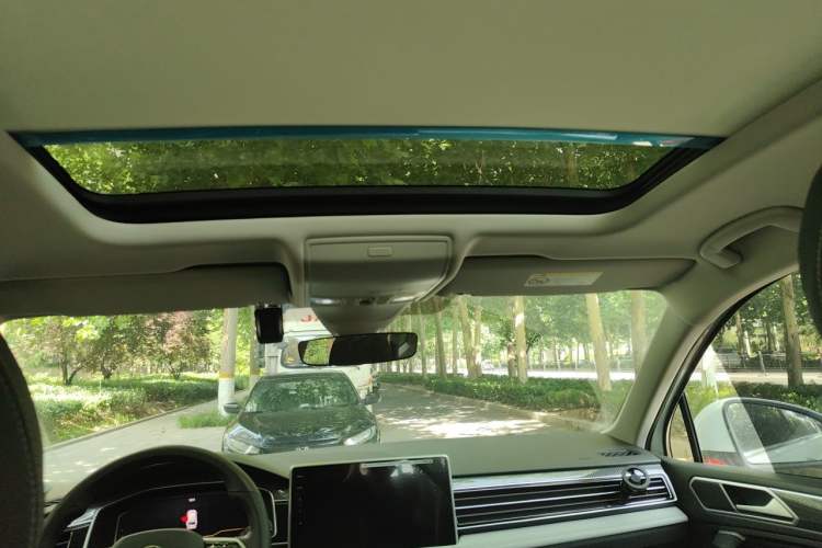 Used Volkswagen Tiguan L 2023 Restyled 330TSI Automatic Two-Wheel Drive R-Line Enhanced Comfort Version Headliner
