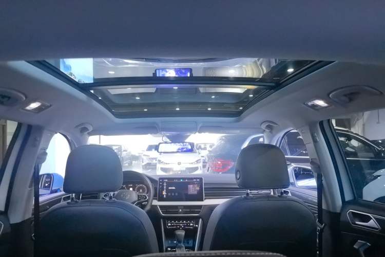 Used Volkswagen Tiguan L 2023 Restyled 330TSI Automatic Two-Wheel Drive R-Line Enhanced Comfort Version Headliner