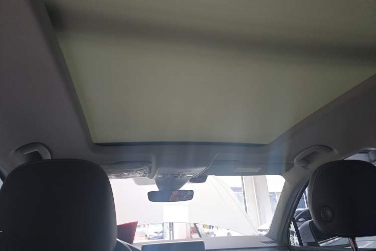 Used Volkswagen Tiguan L 2023 330TSI Automatic Two-Wheel Drive R-Line Enjoyment Edition Headliner