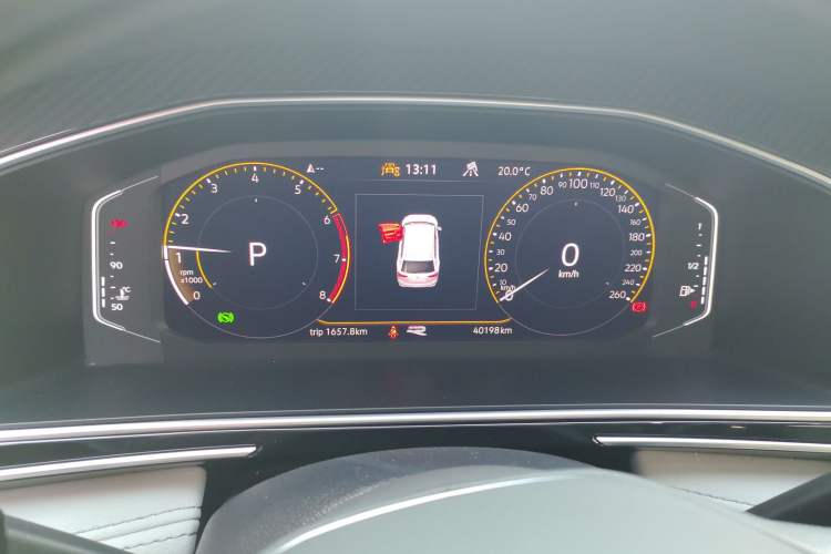 Used Volkswagen Tiguan L 2023 Facelifted 380TSI Automatic All-Wheel Drive R-Line Plus Version 7-Seater Instrument Cluster