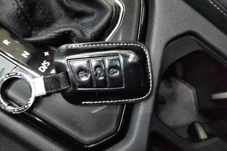 Used Volkswagen Tiguan L 2023 Restyled 330TSI Automatic Two-Wheel Drive R-Line Enhanced Comfort Version Interior 1