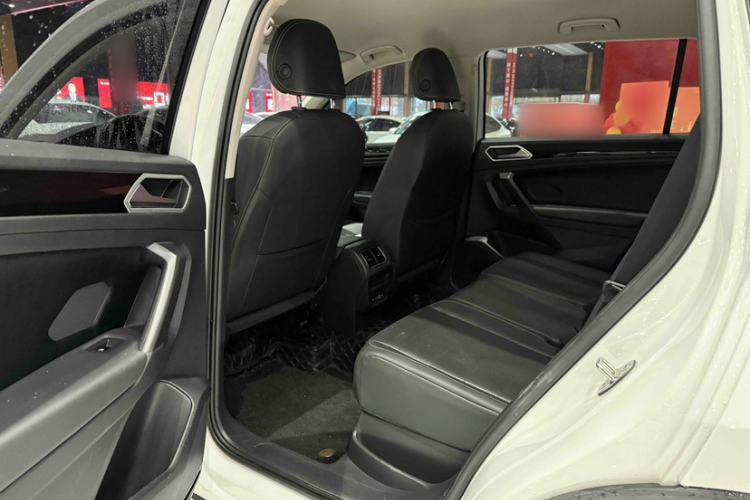 Used Volkswagen Tiguan L 2023 330TSI Automatic Two-Wheel Drive Comfort Edition Interior 1