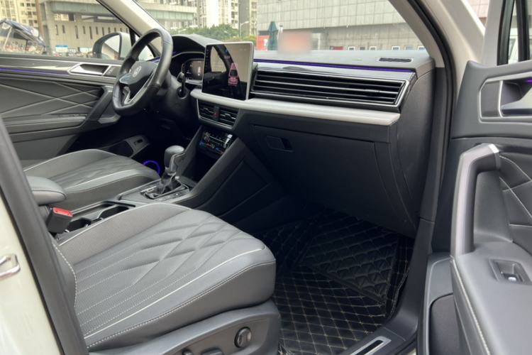 Used Volkswagen Tiguan L 2023 Restyled 330TSI Automatic Two-Wheel Drive R-Line Enhanced Comfort Version Interior 1