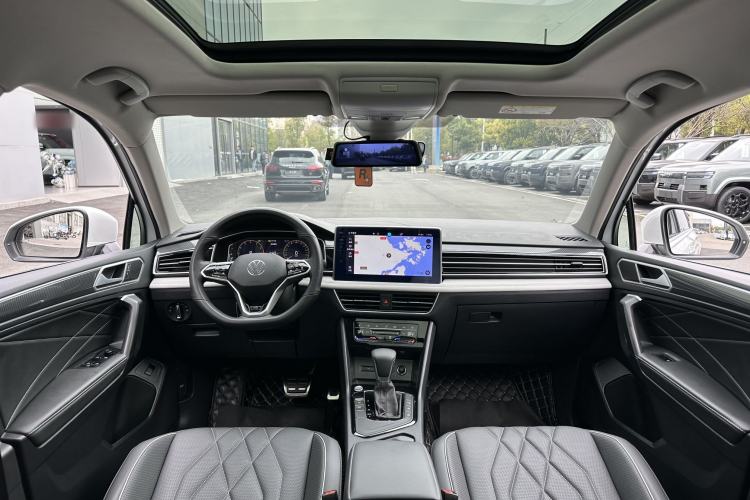 Used Volkswagen Tiguan L 2023 Restyled 330TSI Automatic Two-Wheel Drive R-Line Enhanced Comfort Version Interior 1