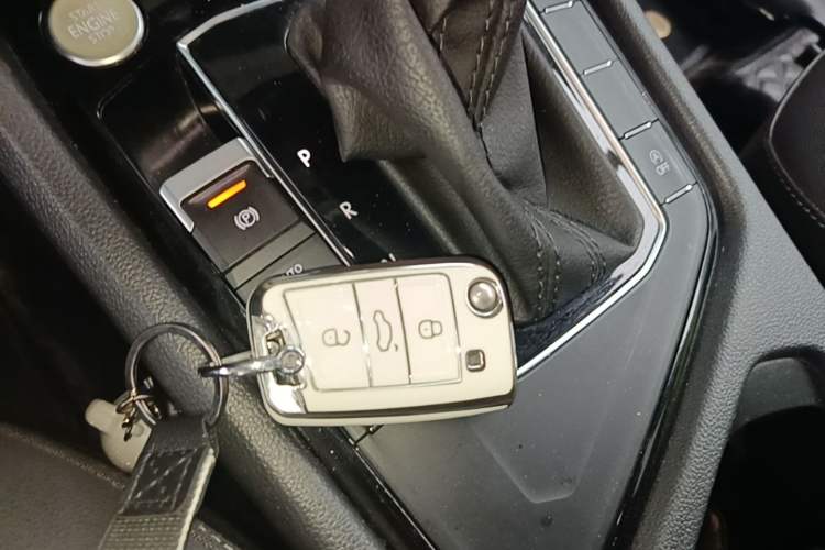 Used Volkswagen Tiguan L 2023 330TSI Automatic Two-Wheel Drive Smart Edition Interior 1
