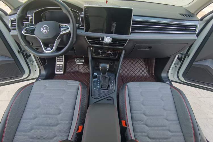 Used Volkswagen Tiguan L 2023 Restyled 330TSI Automatic Two-Wheel Drive R-Line Flagship Edition Interior 1