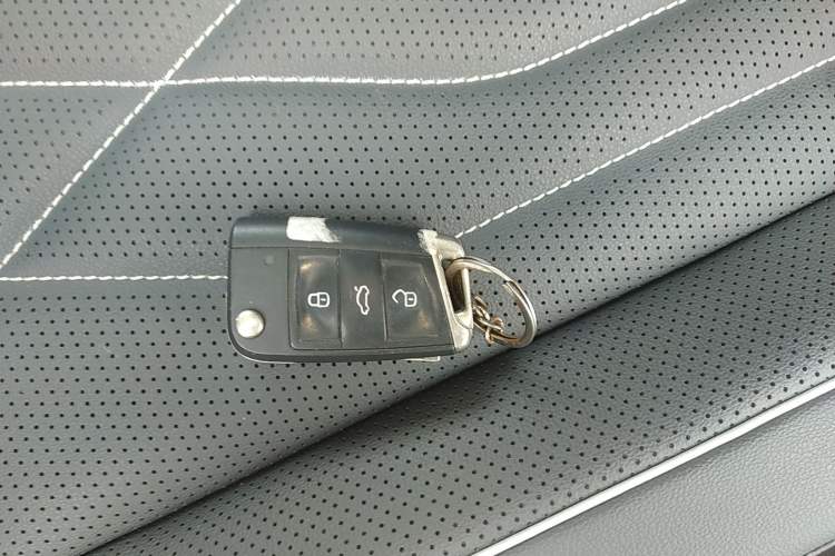 Used Volkswagen Tiguan L 2023 Restyled 330TSI Automatic Two-Wheel Drive R-Line Enhanced Comfort Version Interior 1