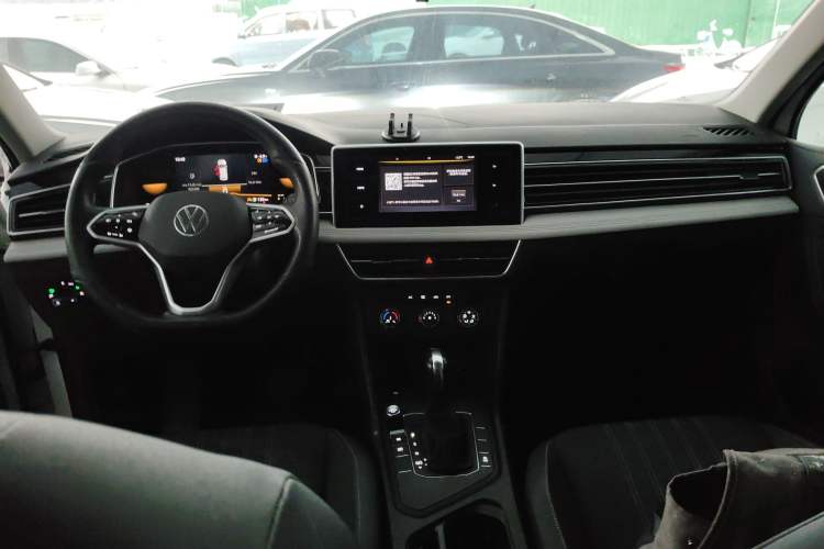 Used Volkswagen Tiguan L 2023 330TSI Automatic Two-Wheel Drive Comfort Edition Interior 2