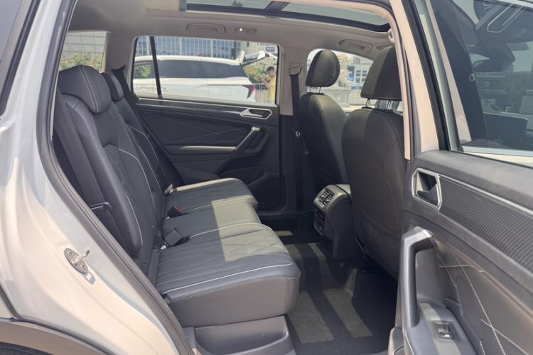 Used Volkswagen Tiguan L 2023 330TSI Automatic Two-Wheel Drive R-Line Enjoyment Edition Interior 2