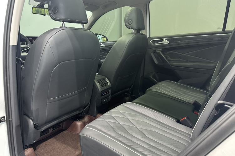 Used Volkswagen Tiguan L 2023 300TSI Automatic Two-Wheel Drive Smart Edition Interior 2