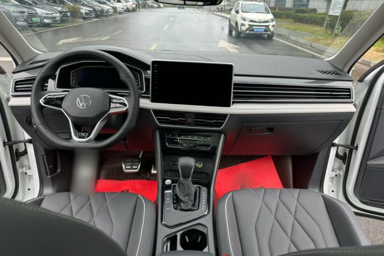 Used Volkswagen Tiguan L 2023 330TSI Automatic Two-Wheel Drive R-Line Enjoyment Edition Interior 2
