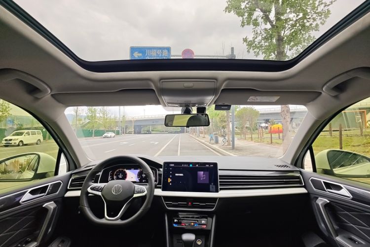 Used Volkswagen Tiguan L 2023 300TSI Automatic Two-Wheel Drive Smart Edition Interior 2