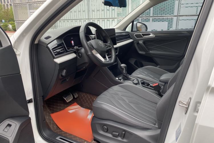 Used Volkswagen Tiguan L 2023 380TSI Automatic All-Wheel Drive R-Line Enhanced 7-Seater Interior 2