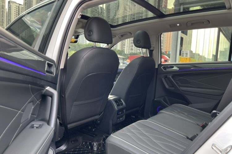 Used Volkswagen Tiguan L 2023 Restyled 330TSI Automatic Two-Wheel Drive R-Line Enhanced Comfort Version Interior 2