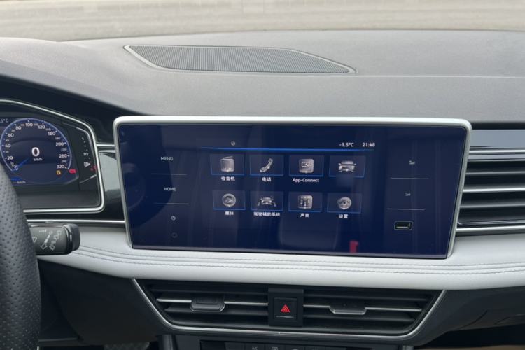 Used Volkswagen Tiguan L 2023 330TSI Automatic Two-Wheel Drive Comfort Edition Interior 2
