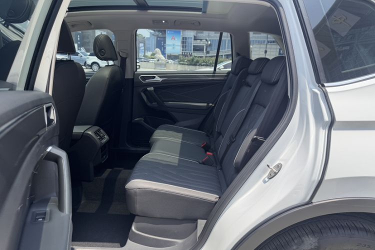 Used Volkswagen Tiguan L 2023 330TSI Automatic Two-Wheel Drive R-Line Enjoyment Edition Interior 3