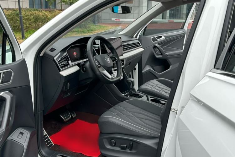 Used Volkswagen Tiguan L 2023 330TSI Automatic Two-Wheel Drive R-Line Enjoyment Edition Interior 3