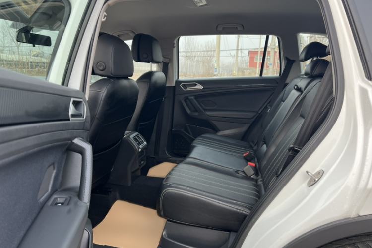 Used Volkswagen Tiguan L 2023 330TSI Automatic Two-Wheel Drive Comfort Edition Interior 3