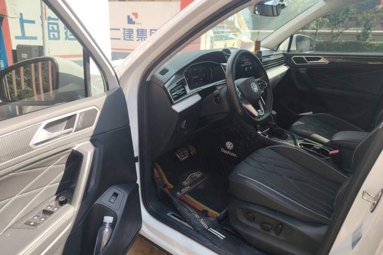 Used Volkswagen Tiguan L 2023 330TSI Automatic Two-Wheel Drive R-Line Enjoyment Edition Interior 3