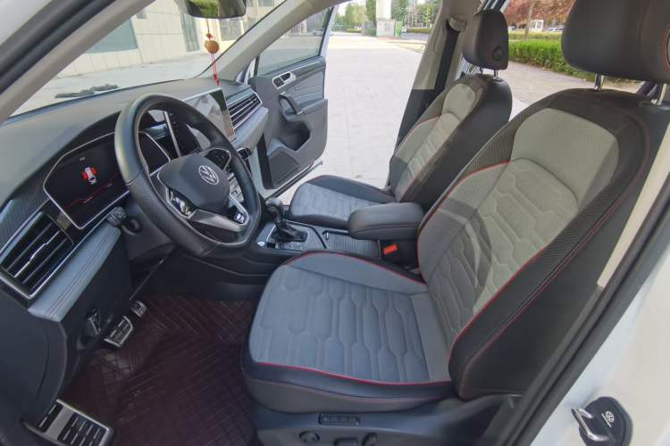 Used Volkswagen Tiguan L 2023 Restyled 330TSI Automatic Two-Wheel Drive R-Line Flagship Edition Interior 3