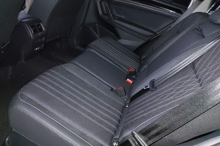 Used Volkswagen Tiguan L 2023 330TSI Automatic Two-Wheel Drive Comfort Edition Interior 4