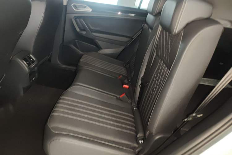Used Volkswagen Tiguan L 2023 330TSI Automatic Two-Wheel Drive Comfort Edition Interior 4