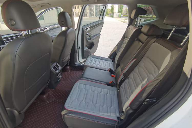 Used Volkswagen Tiguan L 2023 Restyled 330TSI Automatic Two-Wheel Drive R-Line Flagship Edition Interior 4