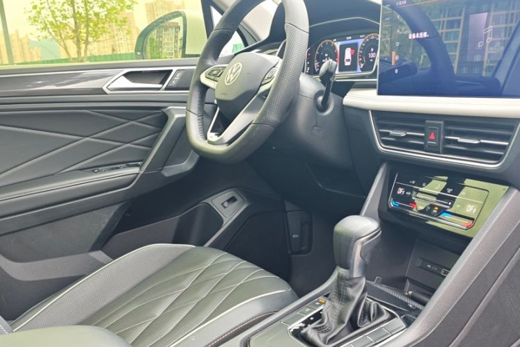 Used Volkswagen Tiguan L 2023 300TSI Automatic Two-Wheel Drive Smart Edition Interior 5