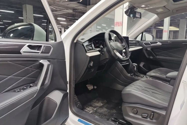 Used Volkswagen Tiguan L 2023 280TSI Automatic Two-Wheel Drive Trendy Innovation Limited Edition Interior 5