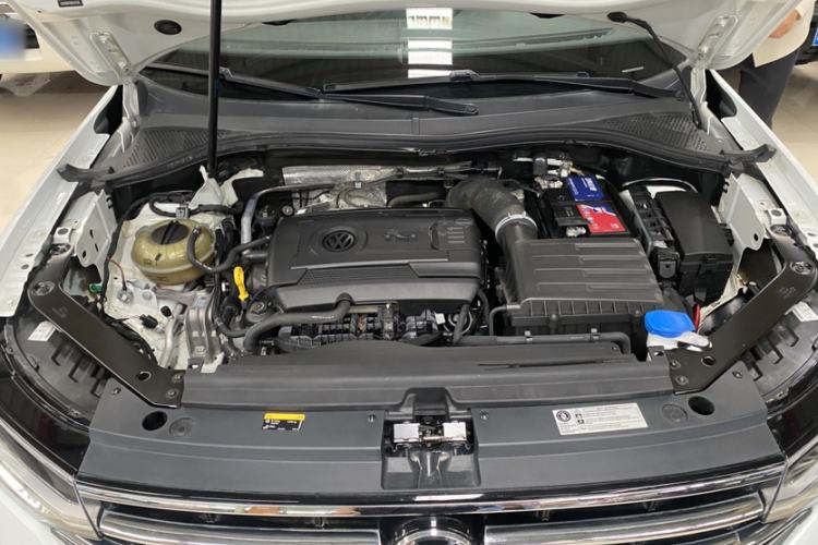 Used Volkswagen Tiguan L 2023 380TSI Automatic All-Wheel Drive R-Line Enhanced 7-Seater Interior 6