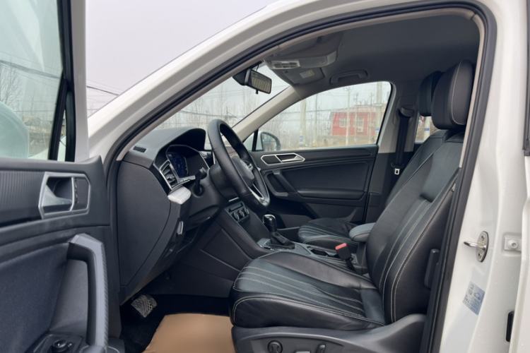 Used Volkswagen Tiguan L 2023 330TSI Automatic Two-Wheel Drive Comfort Edition Interior 6
