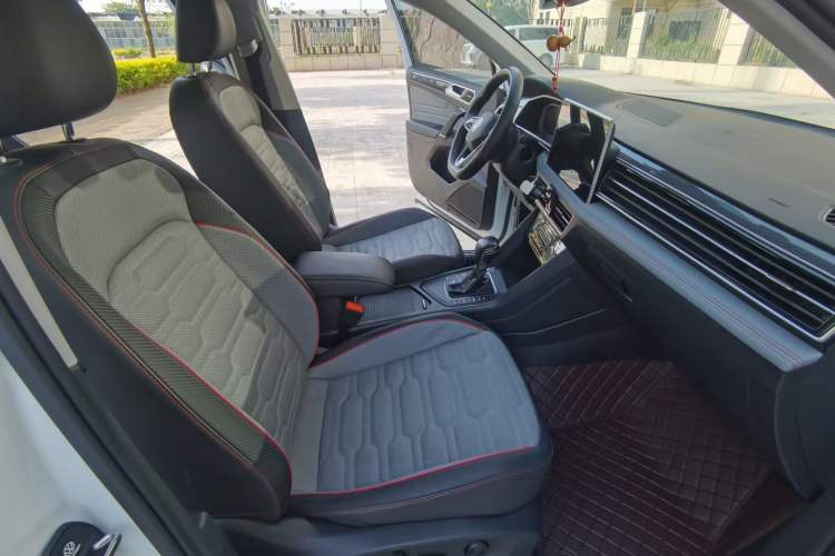 Used Volkswagen Tiguan L 2023 Restyled 330TSI Automatic Two-Wheel Drive R-Line Flagship Edition Interior 6