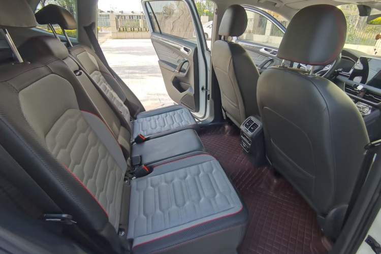 Used Volkswagen Tiguan L 2023 Restyled 330TSI Automatic Two-Wheel Drive R-Line Flagship Edition Interior 7