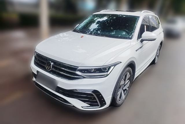 Volkswagen Tiguan L 2023 Facelifted 380TSI Automatic All-Wheel Drive R-Line Plus Version 7-Seater usado