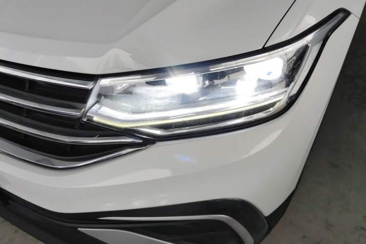 Used Volkswagen Tiguan L 2023 330TSI Automatic Two-Wheel Drive Comfort Edition Left Front Headlight