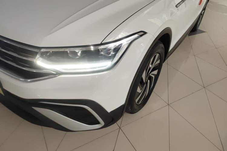 Used Volkswagen Tiguan L 2023 330TSI Automatic Two-Wheel Drive Comfort Edition Left Front Headlight