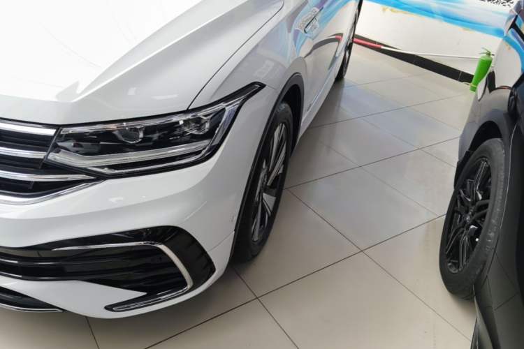 Used Volkswagen Tiguan L 2023 Restyled 330TSI Automatic Two-Wheel Drive R-Line Enhanced Comfort Version Left Front Headlight