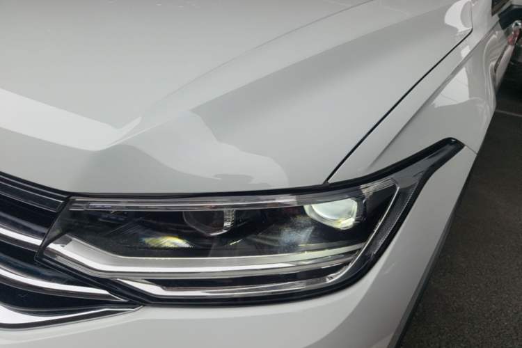 Used Volkswagen Tiguan L 2023 Restyled 330TSI Automatic Two-Wheel Drive R-Line Enhanced Comfort Version Left Front Headlight