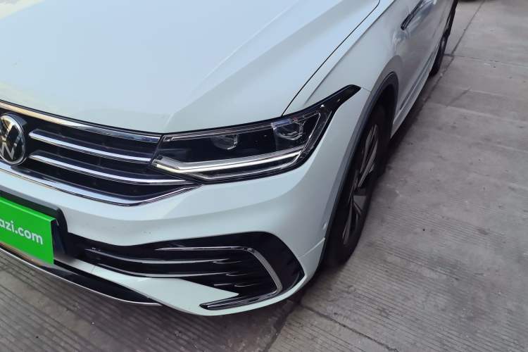 Used Volkswagen Tiguan L 2023 Facelifted 380TSI Automatic All-Wheel Drive R-Line Plus Version 7-Seater Left Front Headlight