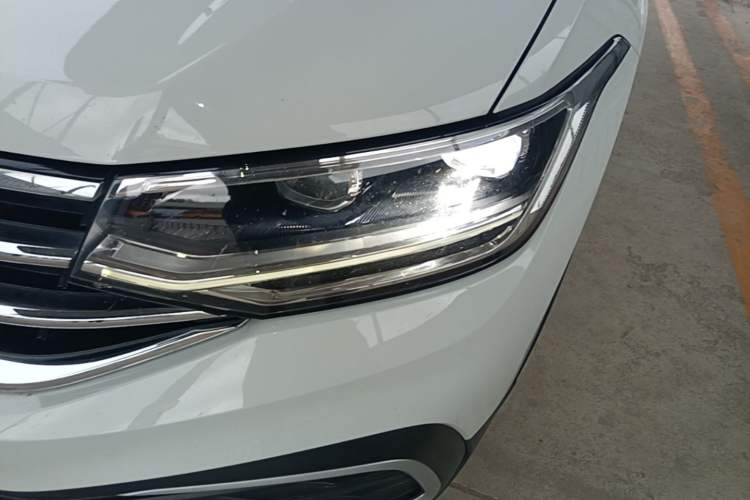 Used Volkswagen Tiguan L 2023 330TSI Automatic Two-Wheel Drive Smart Edition Left Front Headlight