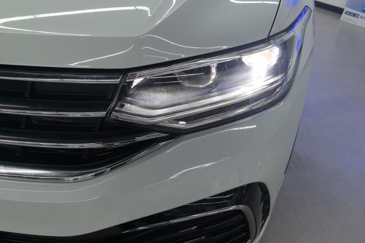 Used Volkswagen Tiguan L 2023 Restyled 330TSI Automatic Two-Wheel Drive R-Line Enhanced Comfort Version Left Front Headlight