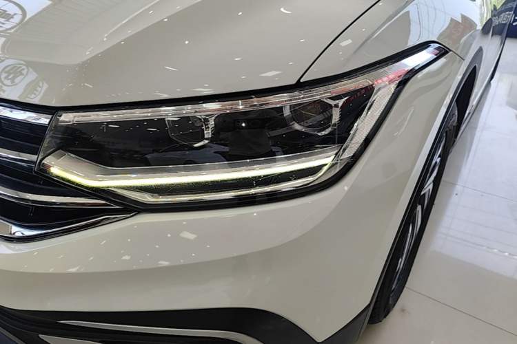 Used Volkswagen Tiguan L 2023 300TSI Automatic Two-Wheel Drive Smart Edition Left Front Headlight