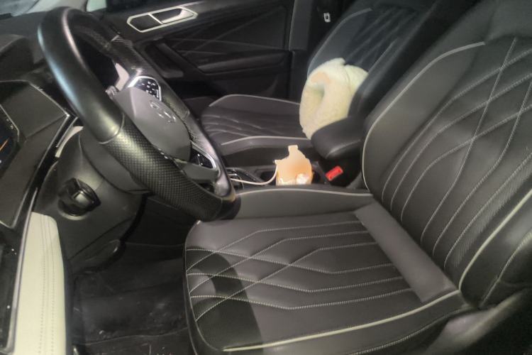 Used Volkswagen Tiguan L 2023 330TSI Automatic Two-Wheel Drive R-Line Enjoyment Edition Left Front Seat