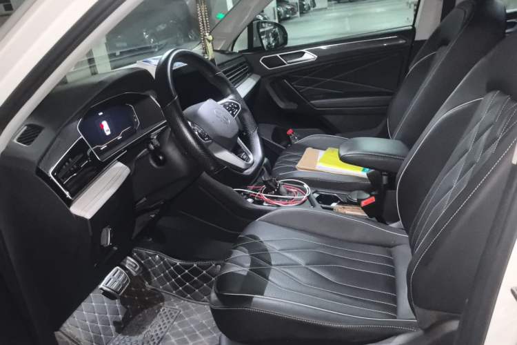 Used Volkswagen Tiguan L 2023 330TSI Automatic Two-Wheel Drive R-Line Enjoyment Edition Left Front Seat